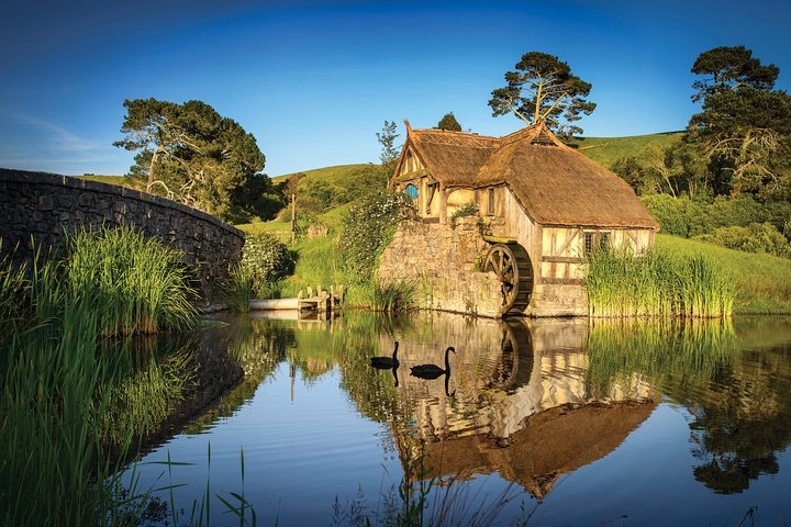 Rotorua to Auckland via Hobbiton Movie Set and Waitomo Caves OneWay Private Tour - Photo 1 of 6